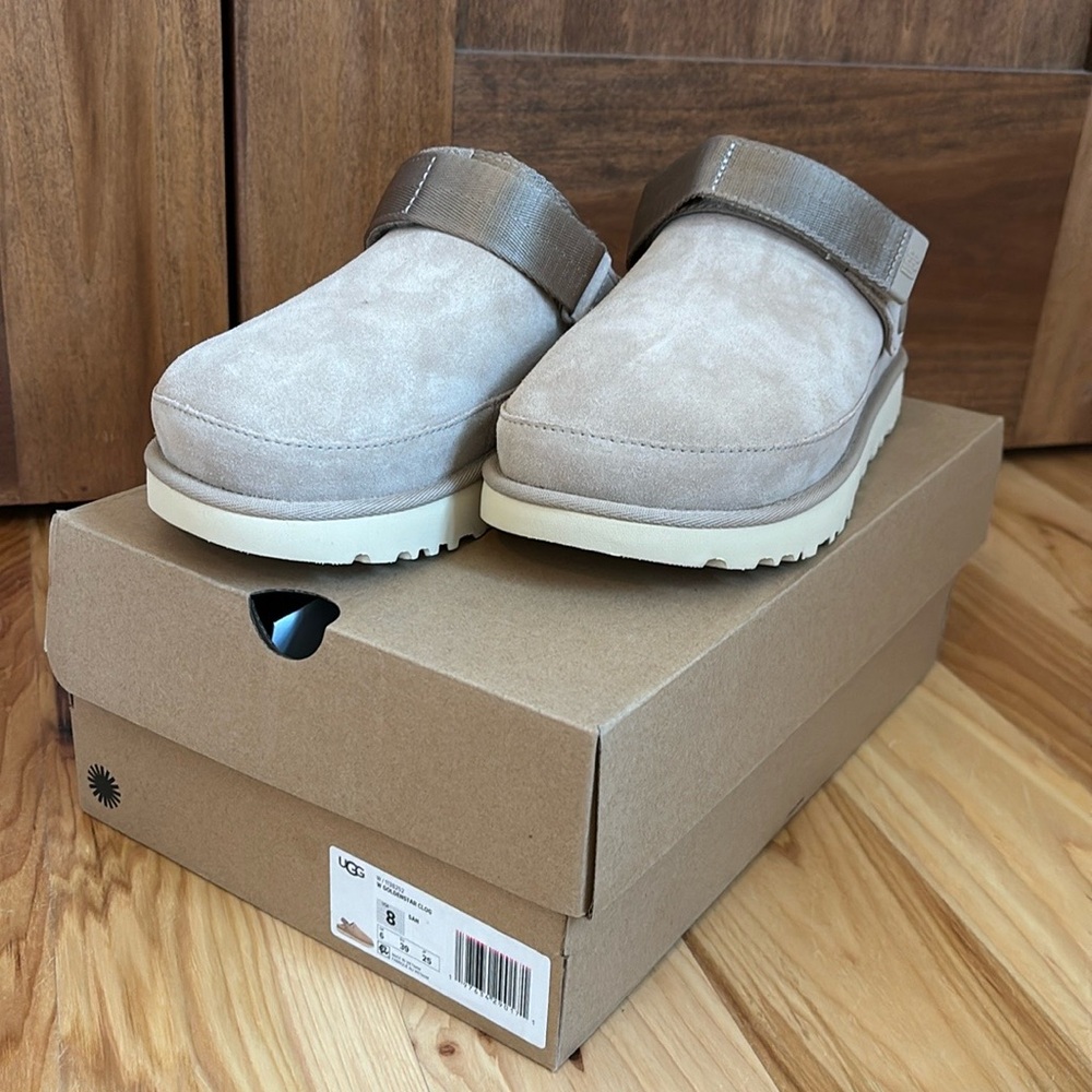 UGG Goldenstar Clog size 8